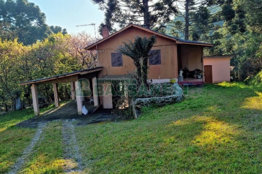 Chácara com 150m², 2 dormitórios, 1 vaga, no bairro Vila Seca em Caxias do Sul para Comprar