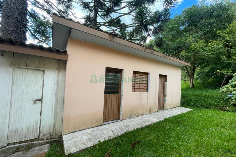 Chácara com 150m², 2 dormitórios, 1 vaga, no bairro Vila Seca em Caxias do Sul para Comprar