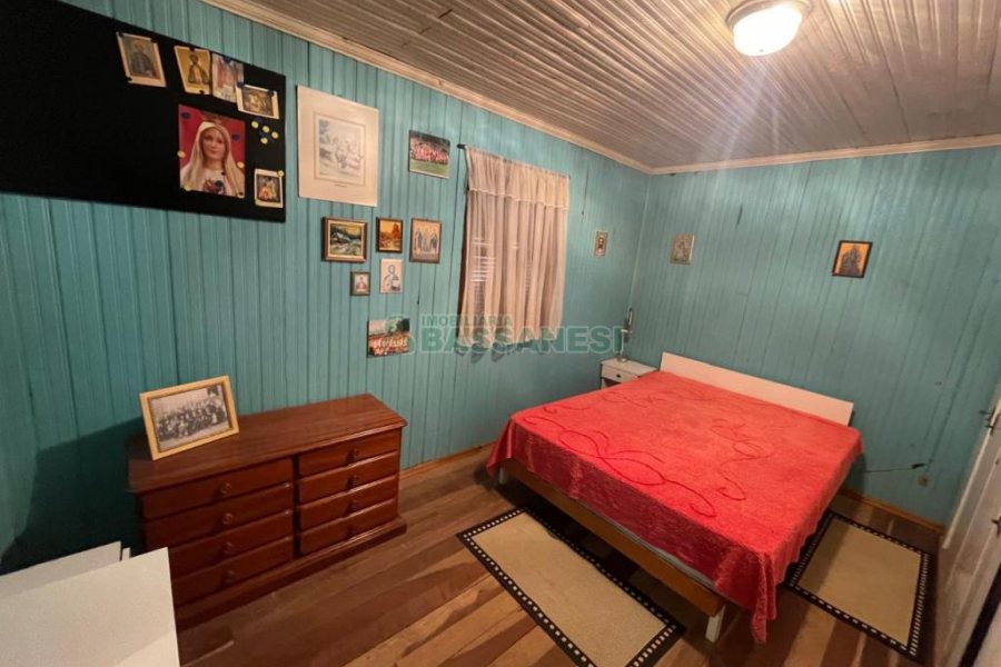 Chácara com 150m², 2 dormitórios, 1 vaga, no bairro Vila Seca em Caxias do Sul para Comprar