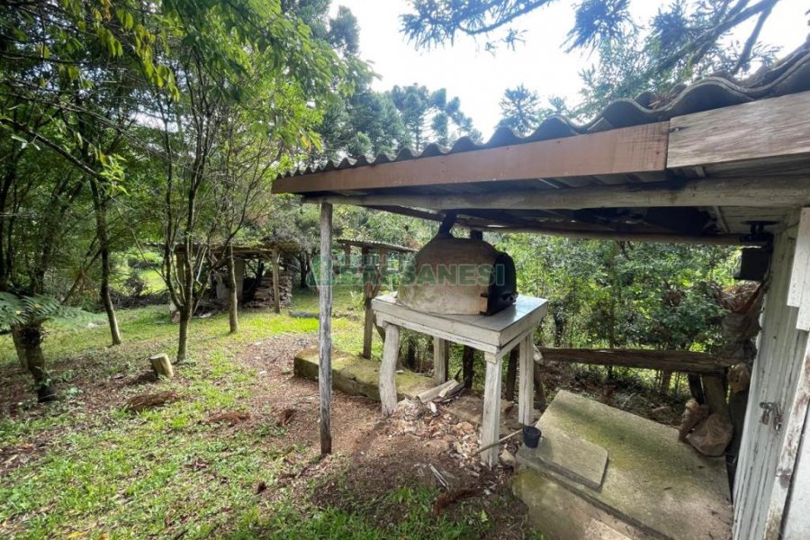 Chácara com 150m², 2 dormitórios, 1 vaga, no bairro Vila Seca em Caxias do Sul para Comprar