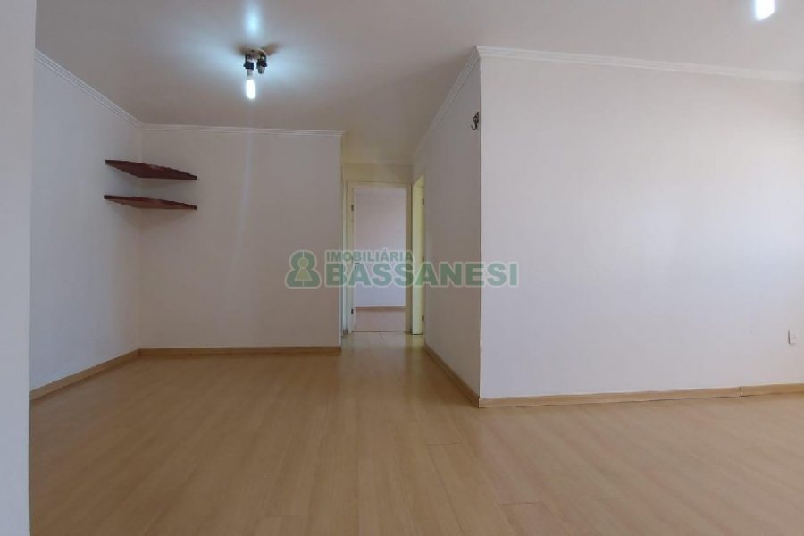 Apartamento com 72m², 2 dormitórios, 1 vaga, no bairro Centro em Caxias do Sul para Alugar
