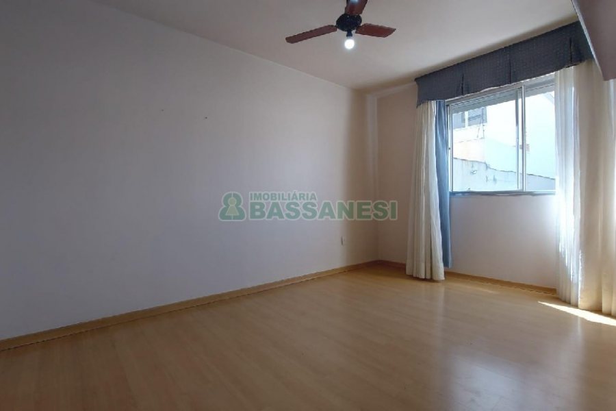 Apartamento com 72m², 2 dormitórios, 1 vaga, no bairro Centro em Caxias do Sul para Alugar