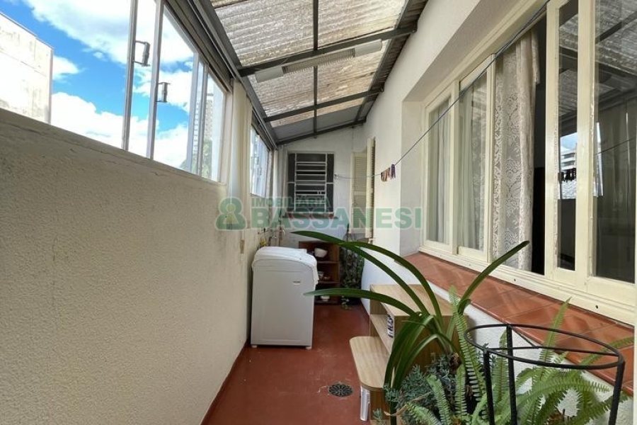 Apto Mobiliado com 90m², 2 dormitórios, no bairro Centro em Caxias do Sul para Alugar