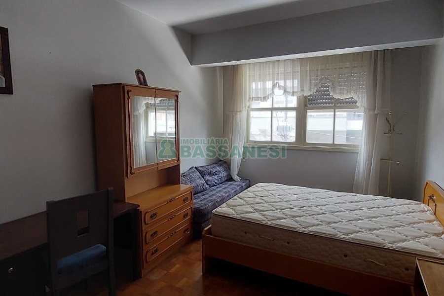 Apto Mobiliado com 90m², 2 dormitórios, no bairro Centro em Caxias do Sul para Alugar ou Comprar