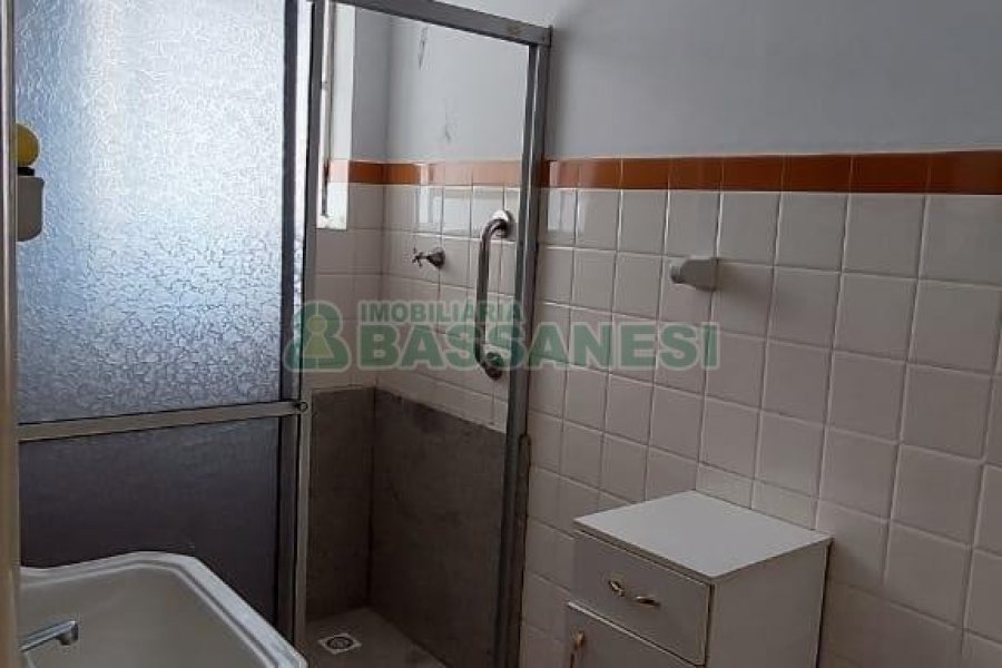 Apto Mobiliado com 90m², 2 dormitórios, no bairro Centro em Caxias do Sul para Alugar ou Comprar