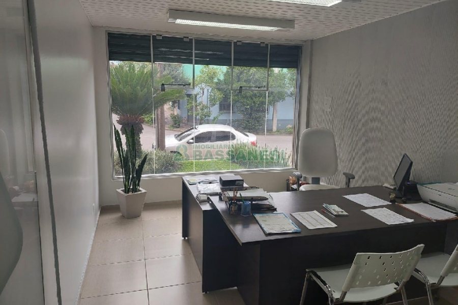 Loja com 129m², no bairro Cinqüentenário em Caxias do Sul para Comprar