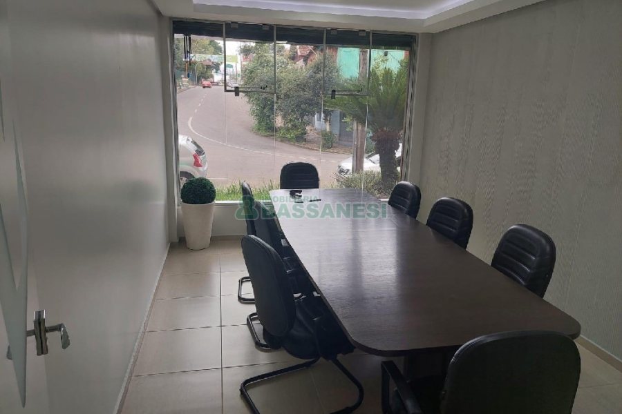 Loja com 129m², no bairro Cinqüentenário em Caxias do Sul para Comprar