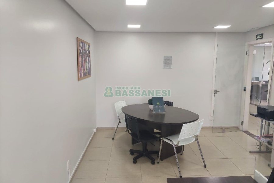 Loja com 129m², no bairro Cinqüentenário em Caxias do Sul para Comprar
