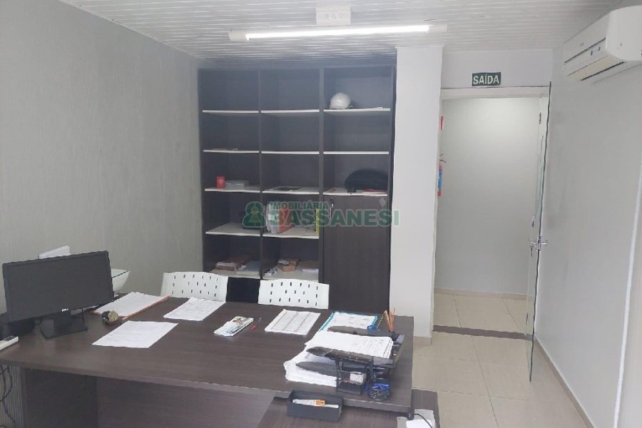 Loja com 129m², no bairro Cinqüentenário em Caxias do Sul para Comprar