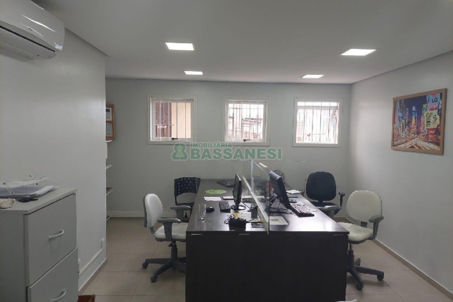 Loja com 129m², no bairro Cinqüentenário em Caxias do Sul para Comprar
