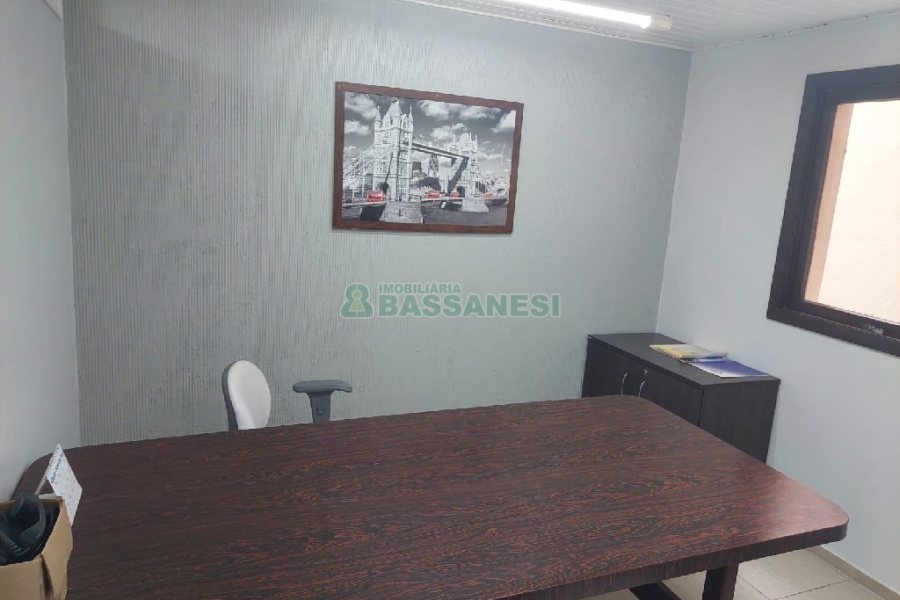 Loja com 129m², no bairro Cinqüentenário em Caxias do Sul para Comprar