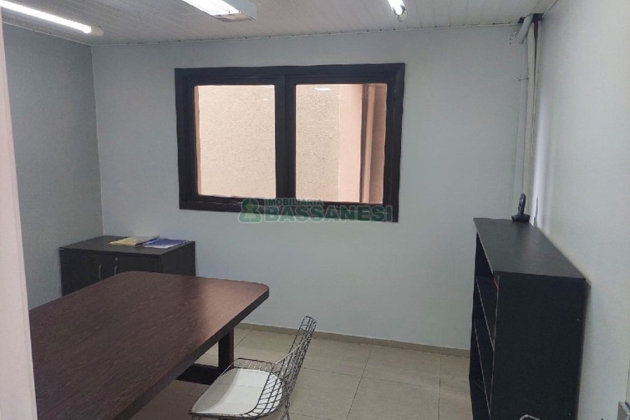 Loja com 129m², no bairro Cinqüentenário em Caxias do Sul para Comprar