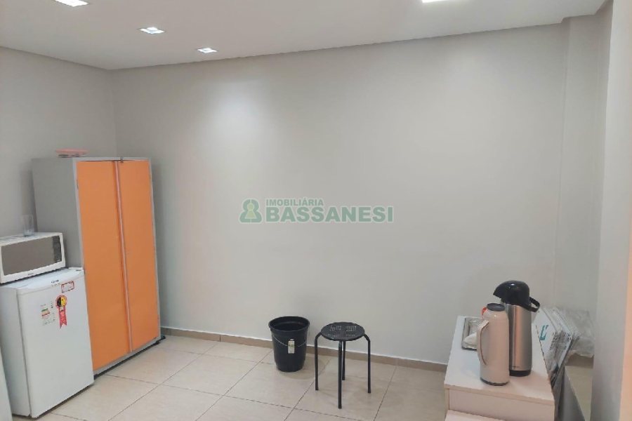 Loja com 129m², no bairro Cinqüentenário em Caxias do Sul para Comprar