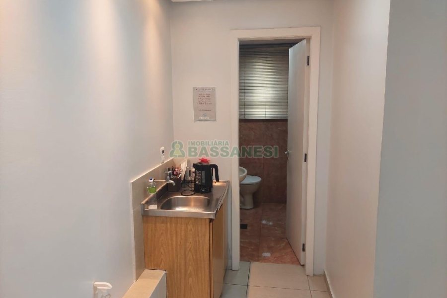 Loja com 129m², no bairro Cinqüentenário em Caxias do Sul para Comprar
