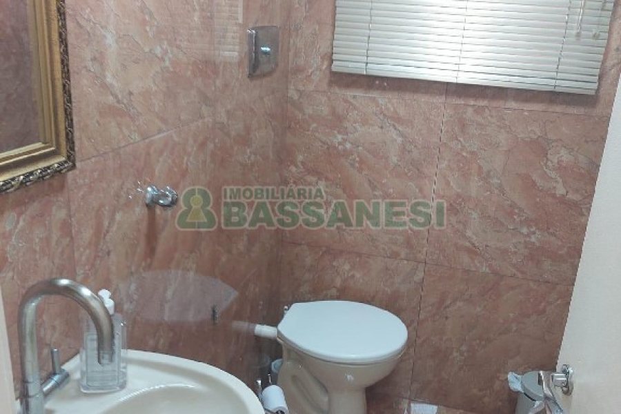 Loja com 129m², no bairro Cinqüentenário em Caxias do Sul para Comprar