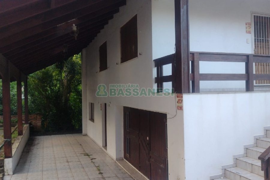 Casa com 182m², 3 dormitórios, no bairro Pio X em Caxias do Sul para Comprar
