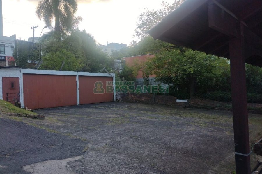 Casa com 182m², 3 dormitórios, no bairro Pio X em Caxias do Sul para Comprar