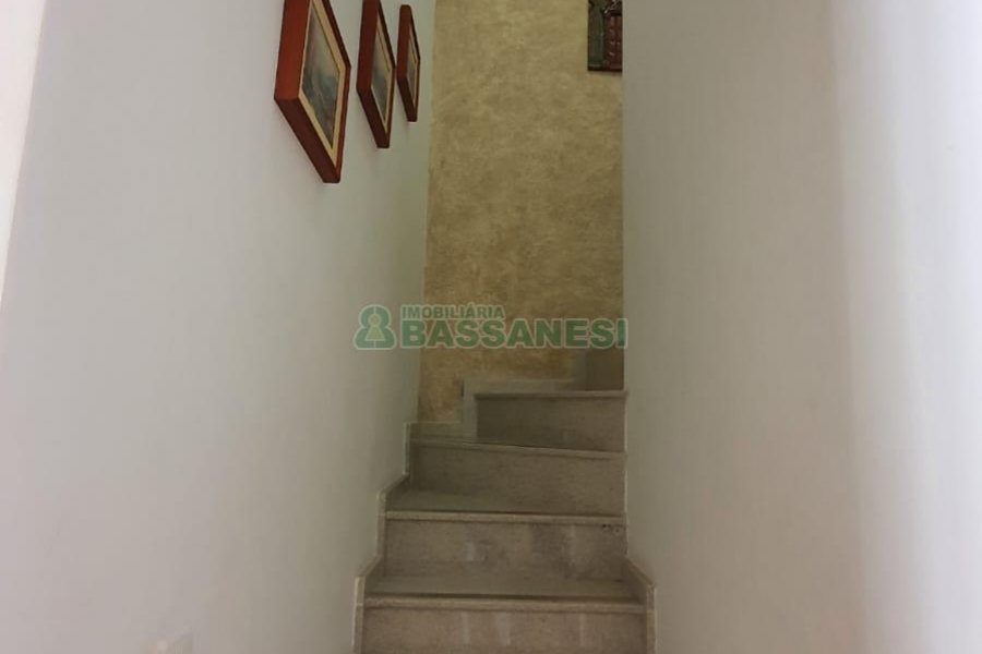 Sobrado com 94m², 2 dormitórios, 2 vagas, no bairro Santa Lúcia em Caxias do Sul para Comprar