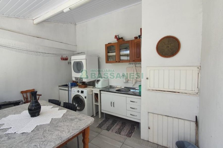 Sobrado com 94m², 2 dormitórios, 2 vagas, no bairro Santa Lúcia em Caxias do Sul para Comprar