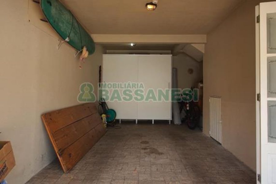 Sobrado com 94m², 2 dormitórios, 2 vagas, no bairro Santa Lúcia em Caxias do Sul para Comprar