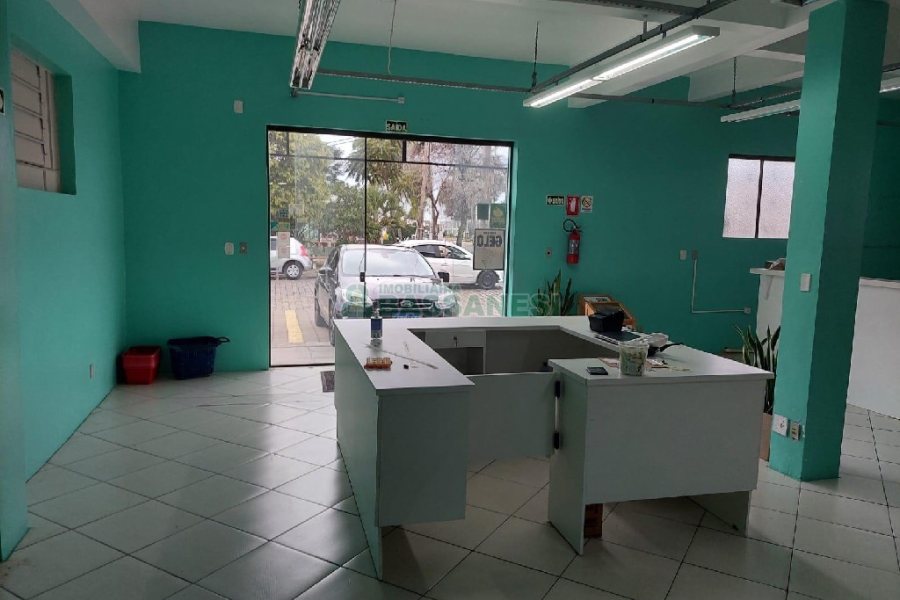 Loja com 211m², no bairro Kayser em Caxias do Sul para Alugar
