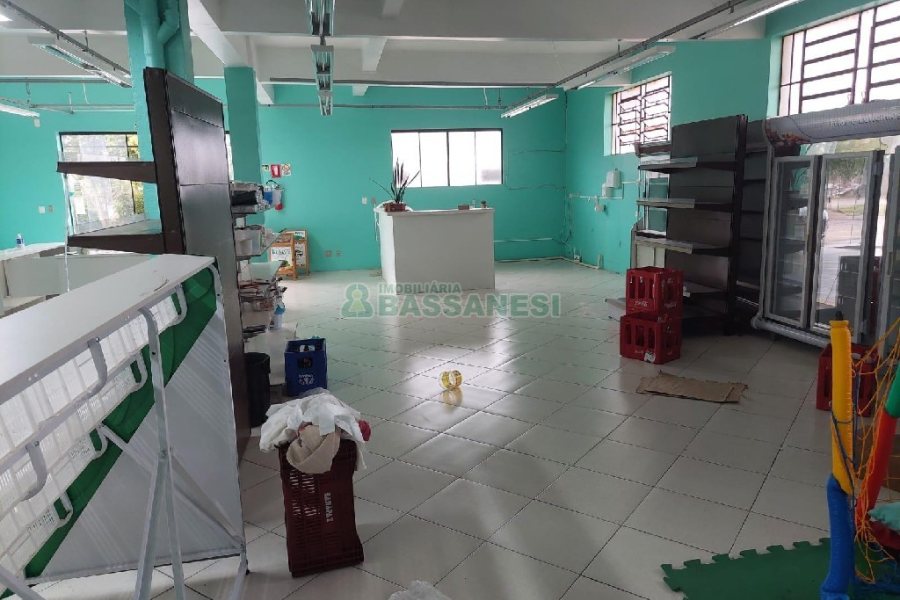 Loja com 211m², no bairro Kayser em Caxias do Sul para Alugar
