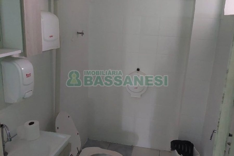 Loja com 211m², no bairro Kayser em Caxias do Sul para Alugar