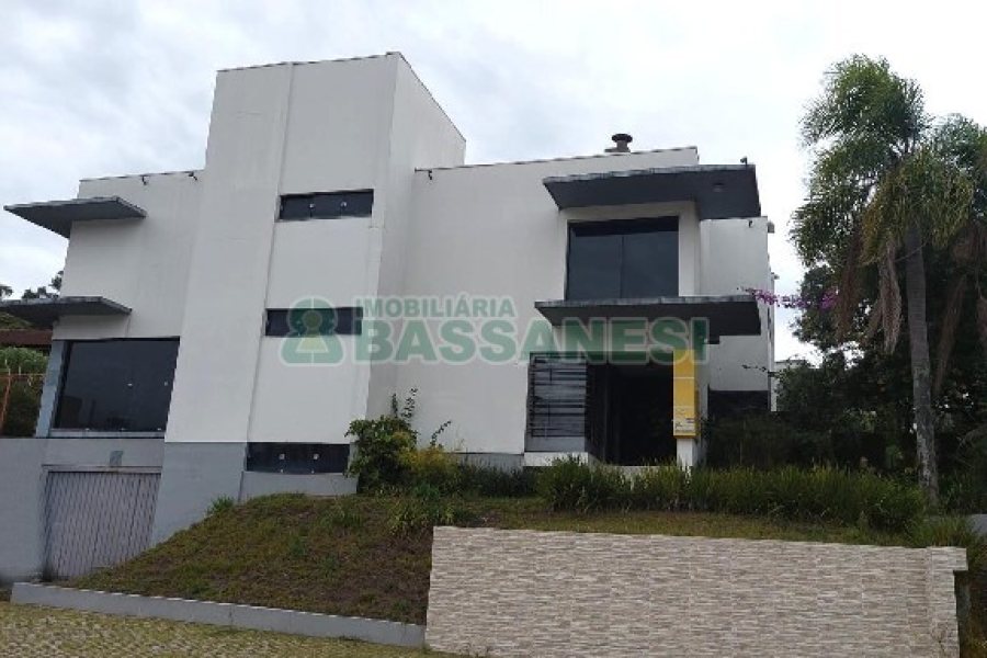 Predio com 580m², 4 vagas, no bairro Planalto em Caxias do Sul para Alugar ou Comprar