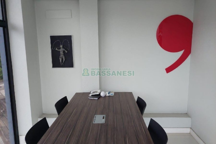 Predio com 580m², 4 vagas, no bairro Planalto em Caxias do Sul para Alugar ou Comprar