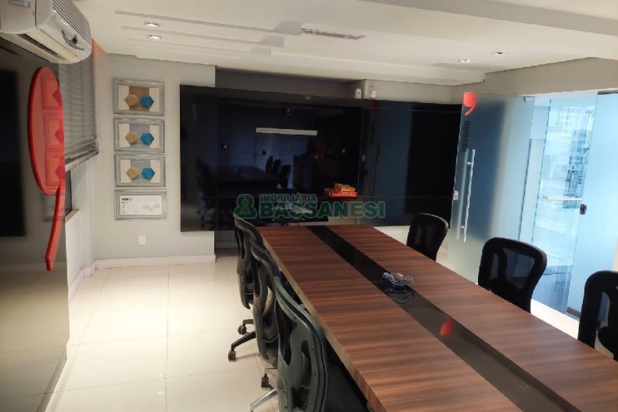 Predio com 580m², 4 vagas, no bairro Planalto em Caxias do Sul para Alugar ou Comprar