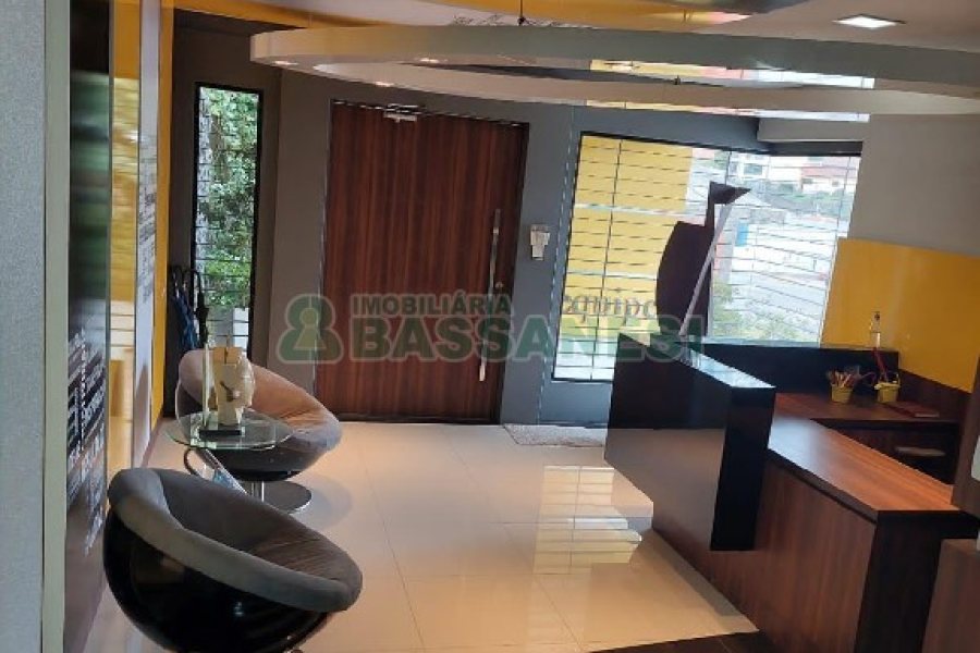 Predio com 580m², 4 vagas, no bairro Planalto em Caxias do Sul para Alugar ou Comprar