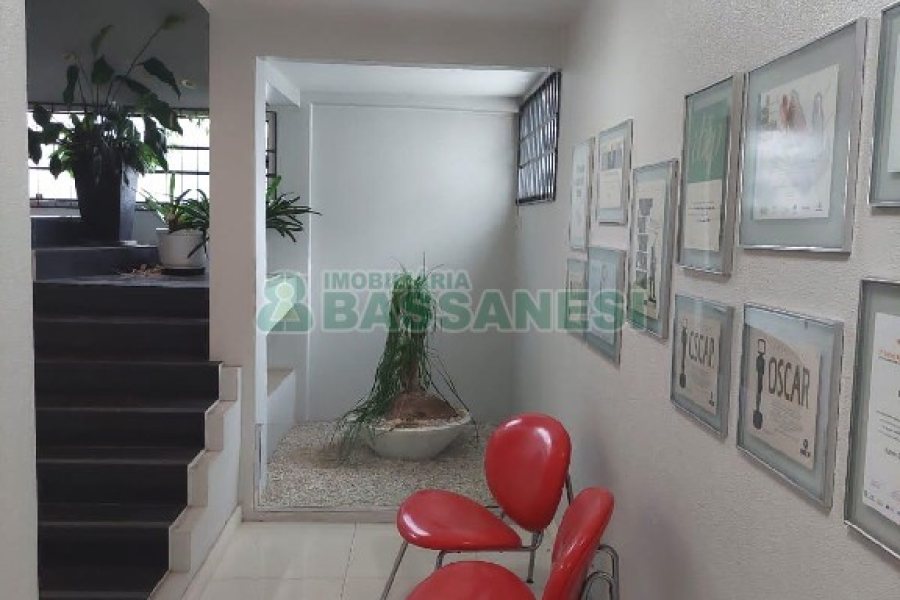 Predio com 580m², 4 vagas, no bairro Planalto em Caxias do Sul para Alugar ou Comprar