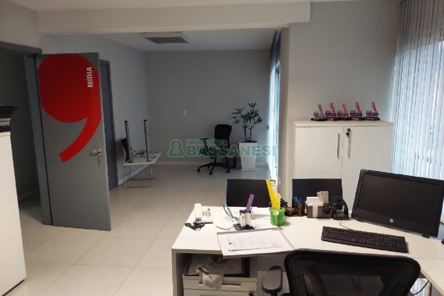 Predio com 580m², 4 vagas, no bairro Planalto em Caxias do Sul para Alugar ou Comprar