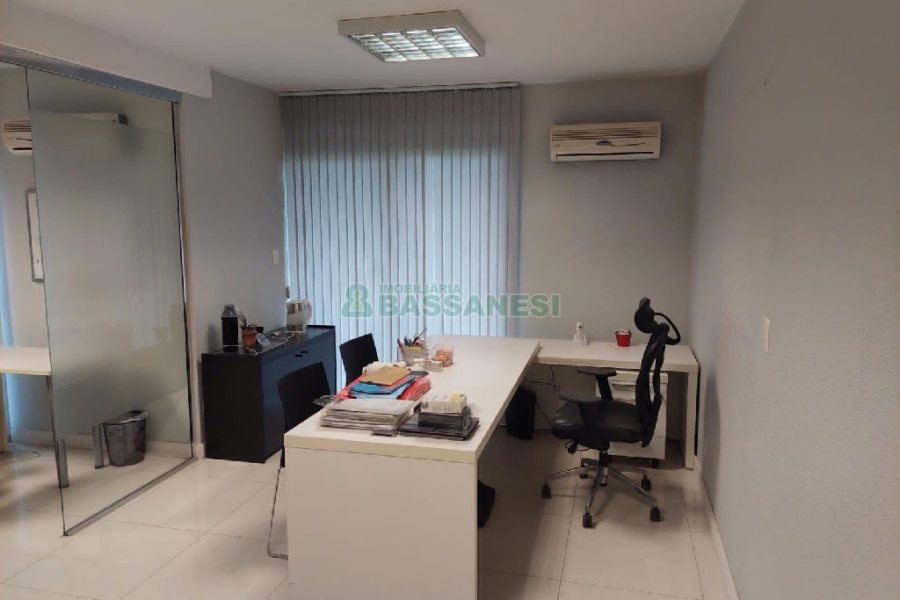 Predio com 580m², 4 vagas, no bairro Planalto em Caxias do Sul para Alugar ou Comprar