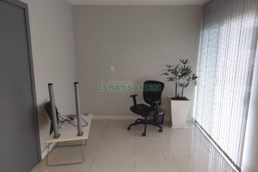 Predio com 580m², 4 vagas, no bairro Planalto em Caxias do Sul para Alugar ou Comprar