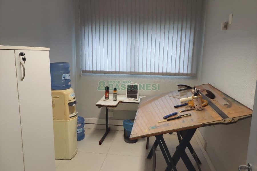 Predio com 580m², 4 vagas, no bairro Planalto em Caxias do Sul para Alugar ou Comprar