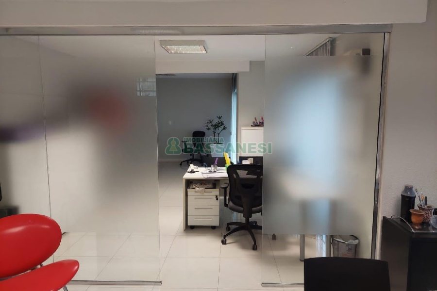 Predio com 580m², 4 vagas, no bairro Planalto em Caxias do Sul para Alugar ou Comprar