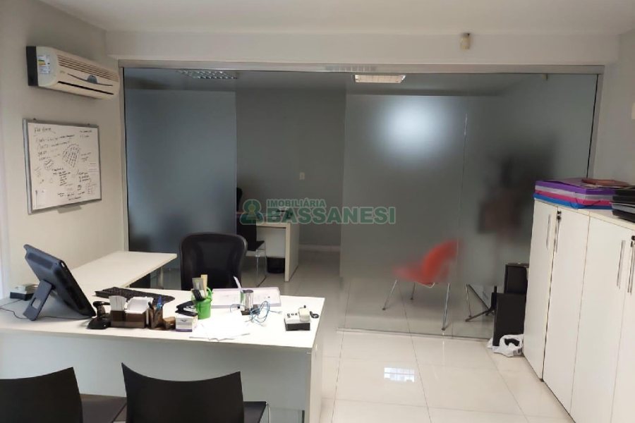 Predio com 580m², 4 vagas, no bairro Planalto em Caxias do Sul para Alugar ou Comprar