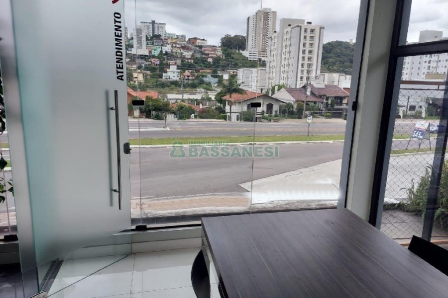 Predio com 580m², 4 vagas, no bairro Planalto em Caxias do Sul para Alugar ou Comprar