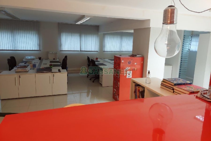 Predio com 580m², 4 vagas, no bairro Planalto em Caxias do Sul para Alugar ou Comprar