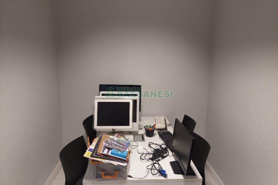 Predio com 580m², 4 vagas, no bairro Planalto em Caxias do Sul para Alugar ou Comprar