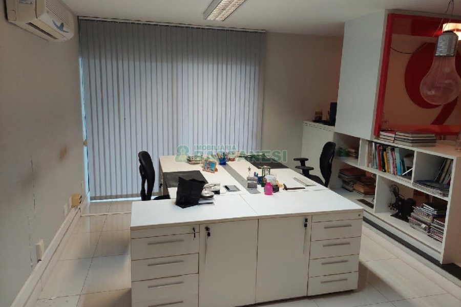 Predio com 580m², 4 vagas, no bairro Planalto em Caxias do Sul para Alugar ou Comprar