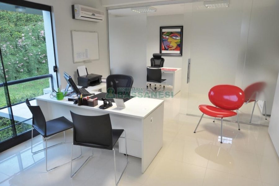 Predio com 580m², 4 vagas, no bairro Planalto em Caxias do Sul para Alugar ou Comprar