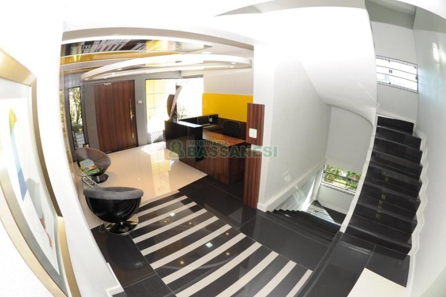 Predio com 580m², 4 vagas, no bairro Planalto em Caxias do Sul para Alugar ou Comprar