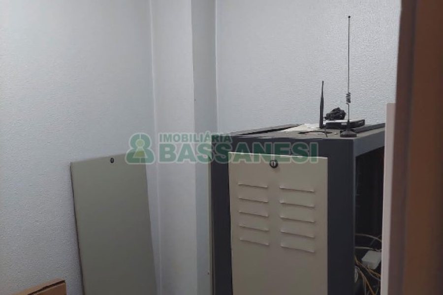 Predio com 580m², 4 vagas, no bairro Planalto em Caxias do Sul para Alugar ou Comprar