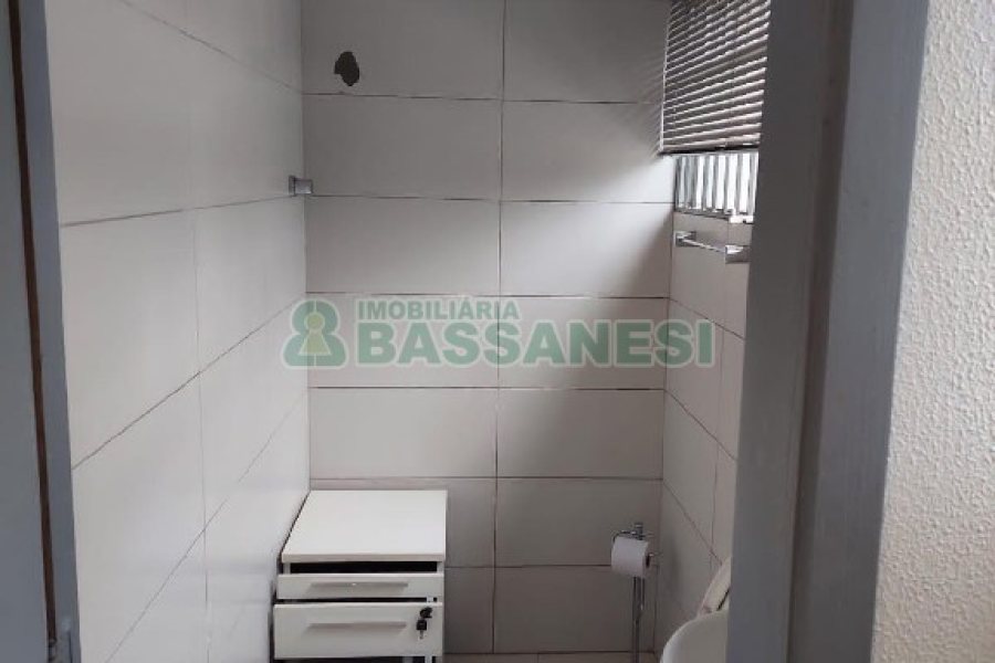 Predio com 580m², 4 vagas, no bairro Planalto em Caxias do Sul para Alugar ou Comprar