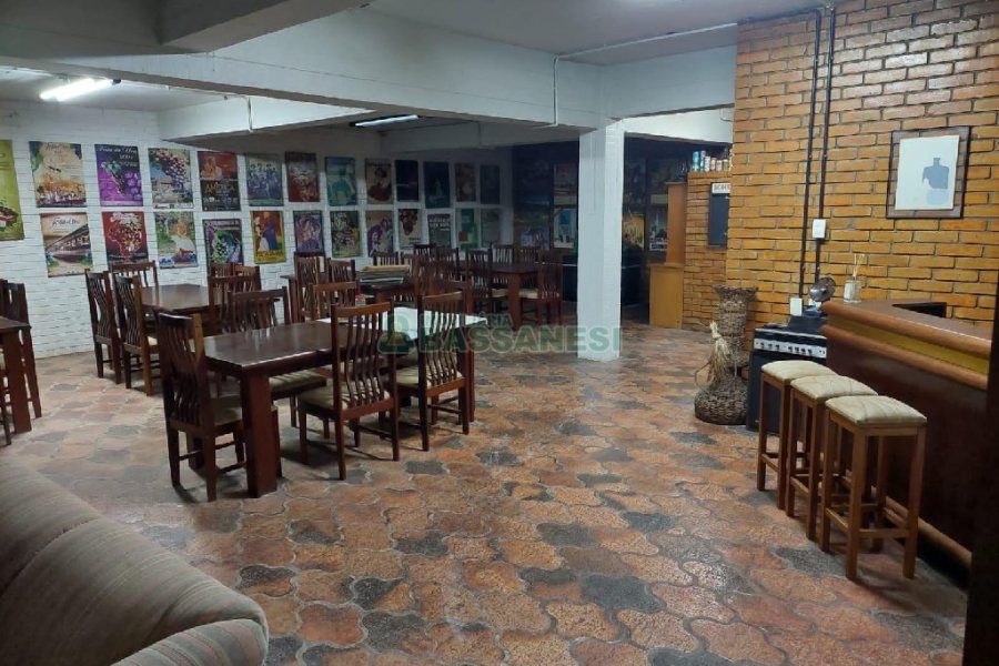 Predio com 580m², 4 vagas, no bairro Planalto em Caxias do Sul para Alugar ou Comprar