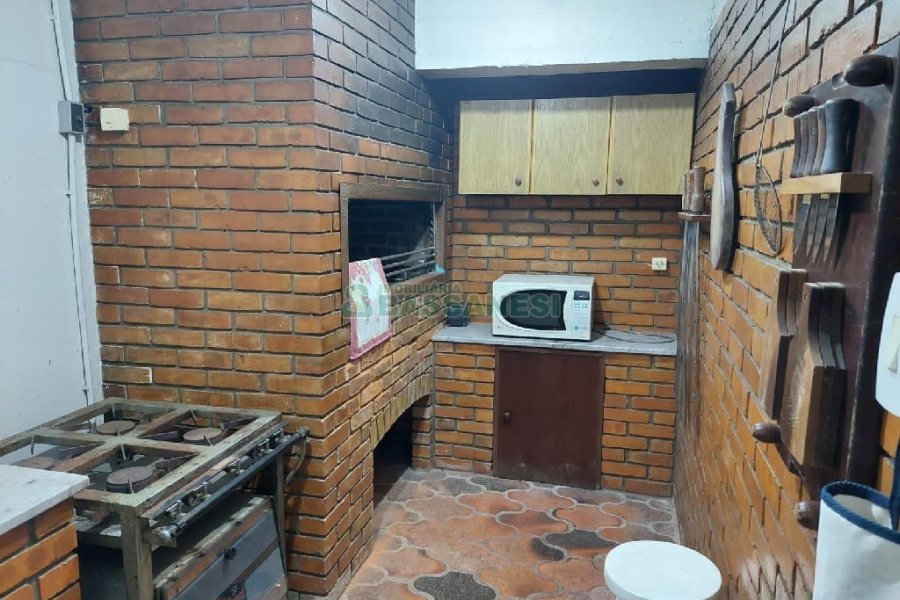 Predio com 580m², 4 vagas, no bairro Planalto em Caxias do Sul para Alugar ou Comprar