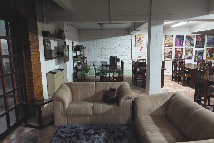 Predio com 580m², 4 vagas, no bairro Planalto em Caxias do Sul para Alugar ou Comprar