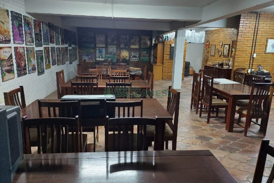 Predio com 580m², 4 vagas, no bairro Planalto em Caxias do Sul para Alugar ou Comprar